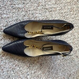 Vintage Bally navy blue quilted leather pointed-toe kitten heel gold chain strap